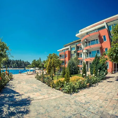 Green Fort Hotel *